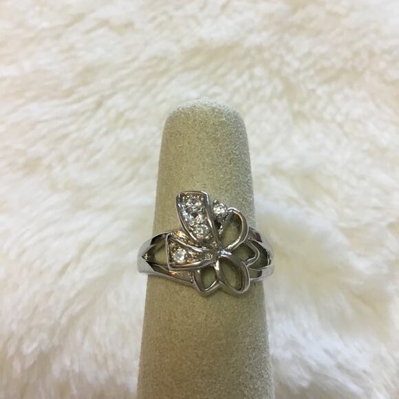 Shopeunoia Boutique Jewelry - Sterling Silver Flower Ring
